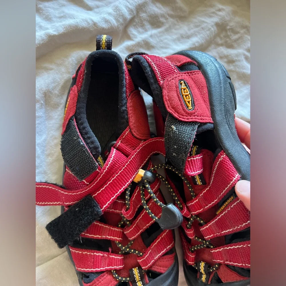 KEEN Newport H2 Kid’s Sz 2 Hiking Water Sport Sandals Red